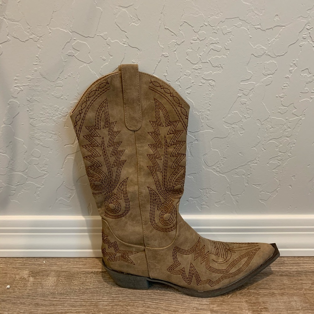Brown woman’s cowboy boots